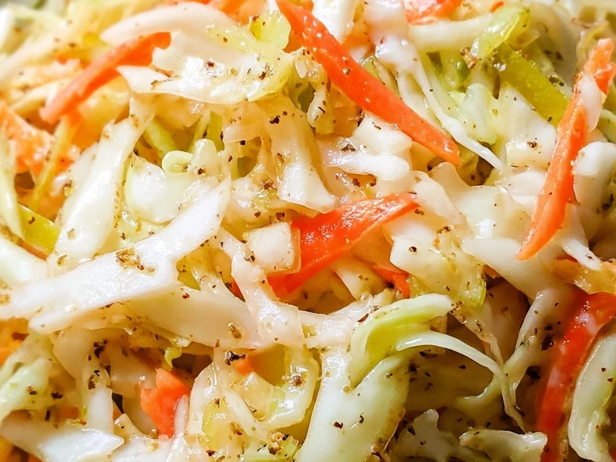 Tangy Sweet Vinegar Coleslaw: A Southern Side - Image 1