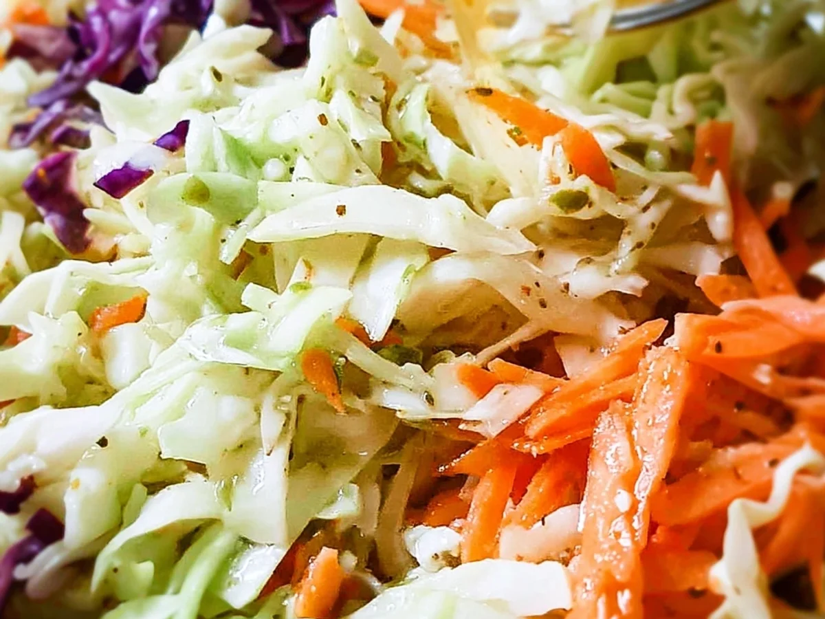 Tangy Vinegar Coleslaw: No Mayo Recipe - Featured Image